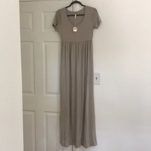 NWT PinkBlush Maternity Short Sleeve Maxi Dress